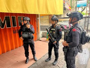 Brimob Polda Bali Gencarkan Patroli di Pertokoan Emas Jelang Hari Raya