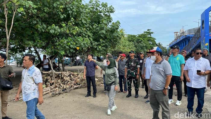 Bupati Pangandaran Citra lakukan sidak ke kawasan Pantai Pangandaran.