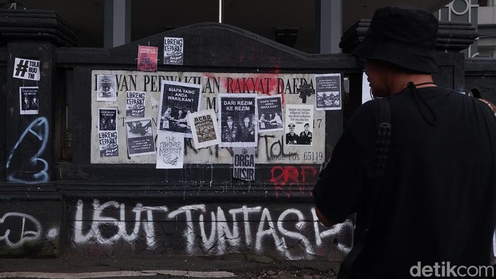 Demo menolak pengesahan Undang-Undang TNI digelar di DPRD Kota Malang Demo menolak pengesahan Undang-Undang TNI digelar di DPRD Kota Malang