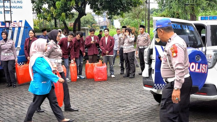 Direktorat Lalu Lintas (Ditlantas) Polda Metro Jaya kembali menggelar aksi sosial pada bulan suci Ramadan 1446 Hijriah/2025 (Dok Istimewa)
