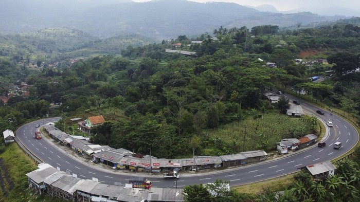 Jalur Selatan merupakan salah satu jalan yang selalu dilalui pemudik setiap tahunnya. Begini kondisi jalur tersebut seminggu sebelum lebaran 2025.