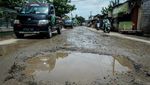 Hati-hati! Jalan Akses Wisata Pantai Tanjung Pasir Rusak