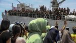 Isak Tangis dan Lambaian Tangan Iringi Keberangkatan TNI ke Papua