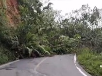 Jalan Penghubung Lahat-Pagar Alam Lumpuh Total Akibat Tanah Longsor