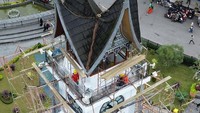 Jam Gadang merupakan menara jam megah yang berdiri di pusat Kota Bukittinggi. Bukan hanya sekadar penunjuk waktu, tetapi juga merupakan salah satu destinasi wisata ikonik Sumbar yang wajib dikunjungi.