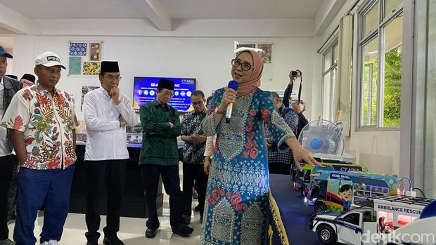 Ketua Yayasan CT Arsa Foundation, Anita Ratnasari Tanjung di SMA Unggulan CT Arsa di Desa Sidorejo, Kecamatan Bendosari, Kabupaten Sukoharjo, Minggu (23/3/2025).