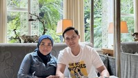 Istri dari Fadel Islami ini selalu tampil romantis. Keduanya kerap membagikan momen kulineran di restoran mewah. Foto: Instagram @muzdalifah999