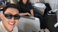 Dia terpilih sebagai vokalis Seventeen melalui pencarian bakat pada 2006 dan debut bersama band tersebut lewat album Lelaki Hebat pada 2008. Ifan bersama Jokowi dalam satu pesawat.