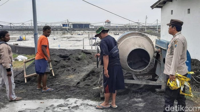 Lokasi proyek bangunan tempat buruh tersengat listrik mesin molen di Situbondo.