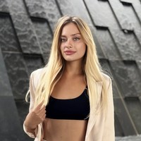 Seorang model OnlyFans asal Ukraina bernama Maria Kovalchuk ditemukan dalam kondisi mengenaskan di pinggir jalan di Dubai setelah menghilang selama sepuluh hari. Maria mengalami patah tulang belakang dan beberapa anggota tubuh, yang mengharuskannya menjalani empat operasi untuk menyelamatkan nyawanya. Foto: dok. Instagram @ae3marylu