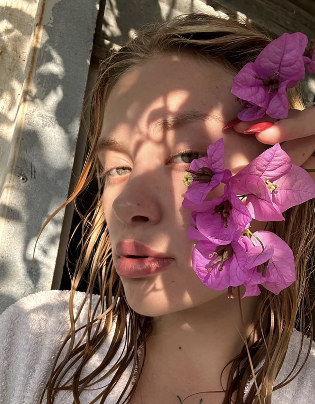 Maria telah menjalani empat operasi sejak ditemukan. Ibunya yang terbang dari Norwegia untuk menemani Maria di rumah sakit mengungkapkan bahwa putrinya kini dalam proses pemulihan. Foto: dok. Instagram @ae3marylu