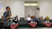 Mendikti Brian tampak memberikan sambutan. Tampak pula Mensos Gus Ipul, pendiri CT Corp Chairul Tanjung dan Ketua CT ARSA Foundation Anita Ratnasari Tanjung. Foto: (Fahri Zulfikar/detikcom)