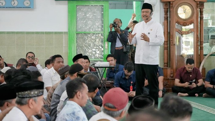 Menteri Sosial Saifullah Yusuf