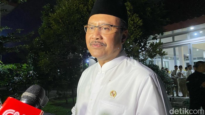Menteri Sosial Saifullah Yusuf di SMA Unggulan CT Arsa Foundatiom Sukoharjo, Minggu (23/3/2025).