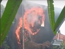 Diduga Tepercik Api Mesin Las, Ogoh-Ogoh di Denpasar Terbakar