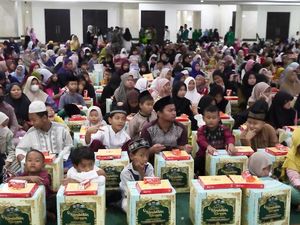Pramono Buka Puasa Bersama 1.500 Anak Yatim di Masjid Raya Hasyim Asyari