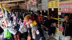 Pemudik Mulai Padati Terminal Bayangan Pondok Pinang