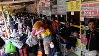 Sebagian warga mulai mudik lebih awal dengan alasan menghindari macet di jalanan.  