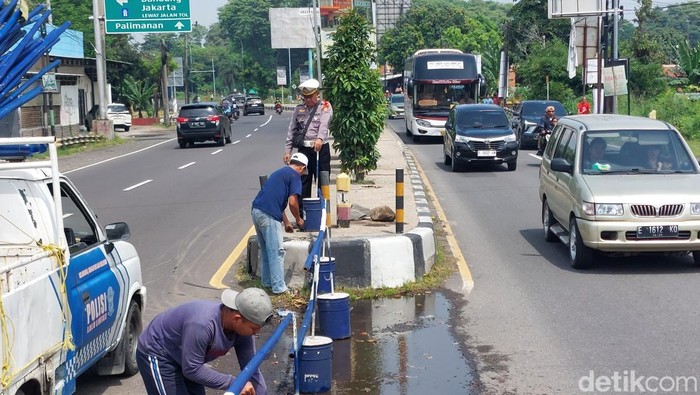 Penutupan u-turn di jalur Pantura Cirebon selama arus mudik dan balik Lebaran 2025