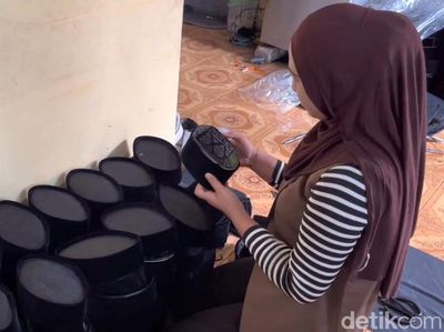 Perajin Songkok di Lamongan Kebanjiran Pesenan Jelang Lebaran