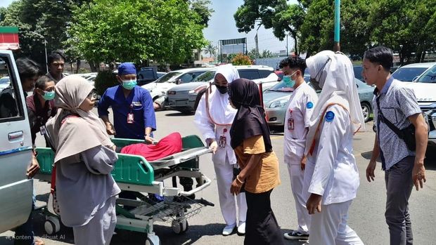 Polisi Banyumas mendampingi ART yang diduga dianiaya majikan. Foto diunggah Minggu (23/3/2025).