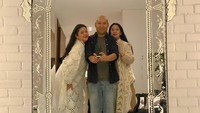 Keakraban mereka juga terlihat saat momen ulang tahun Didit Prabowo. Puan dan anaknya melakukan ‘mirror selfie’ dengan Didit. Mereka terlihat akrab dalam foto yang diunggah Ketua DPR RI melalui akun X nya tersebut. (dok. X Puan)