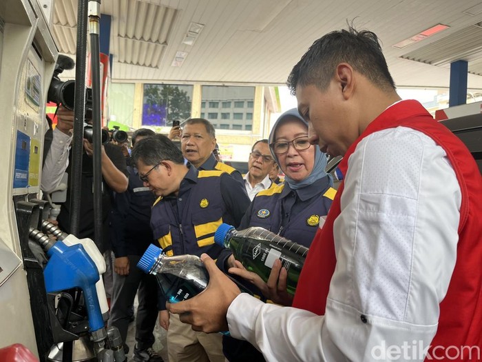 Kepala Badan Pengatur Hilir (BPH) Migas Erika Retnowati saat pantau pasokan energi di Medan