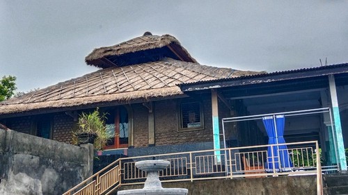 Situs Budaya Masjid Tua Songak di Desa Songak, Kecamatan Sakra, Lombok Timur, NTB, tampak dari halaman depan, Minggu (23/3/2025). (Sanusi Ardi W/detikBali)