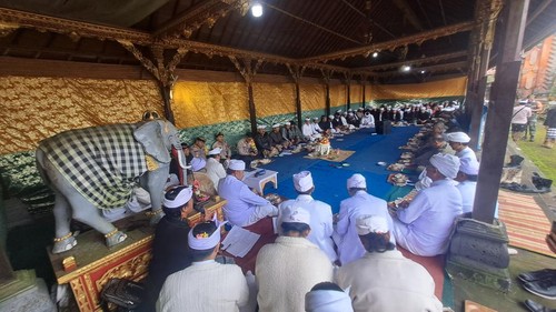 Suasana paruman agung untuk membahas Ngusaba Kadasa Pura Ulun Danu Batur. (Foto: Dok. Desa Adat Batur)