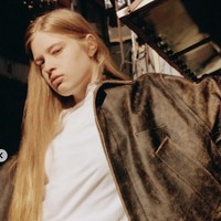 Vivian Jenna Wilson, anak dari miliarder Elon Musk, menarik perhatian publik karena perubahan gendernya saat usianya baru 16 tahun. Karena transisinya itu, hubungan Vivian dengan sang ayah pun menjadi tidak harmonis.  Foto: dok. Teen Vogue