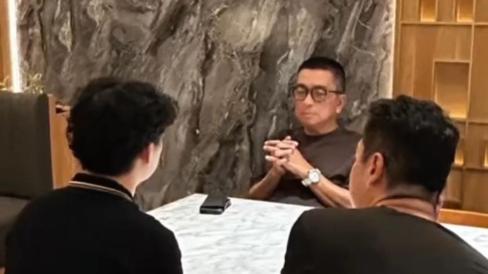 Willie Salim saat menemui Helmy Yahya