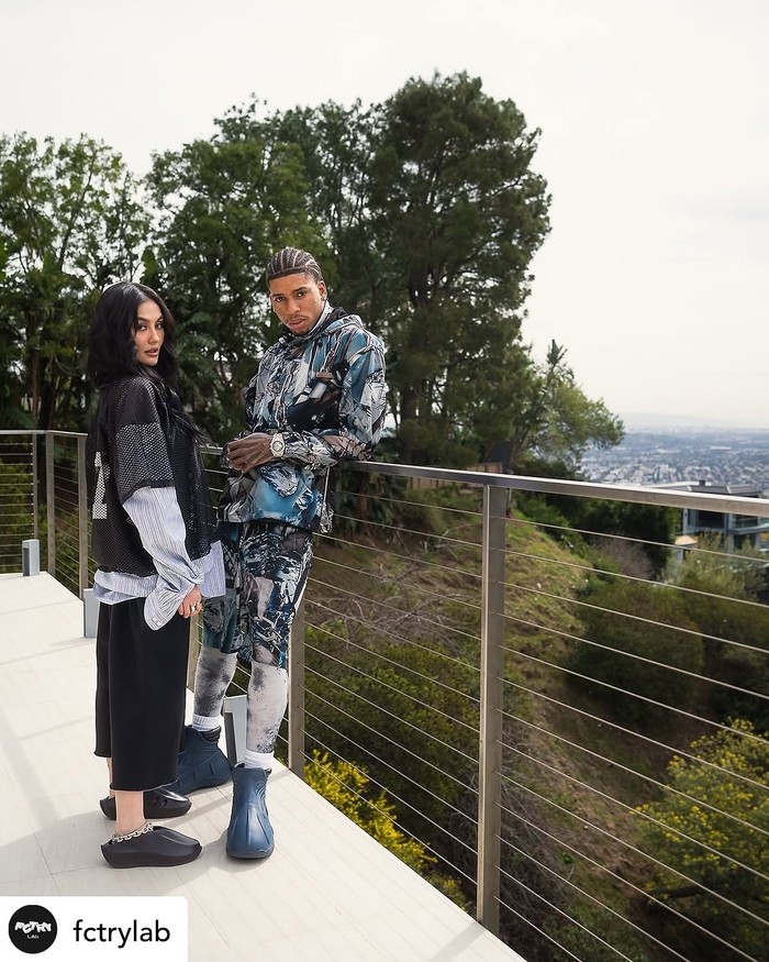 Agnez Mo Rilis Sneakers