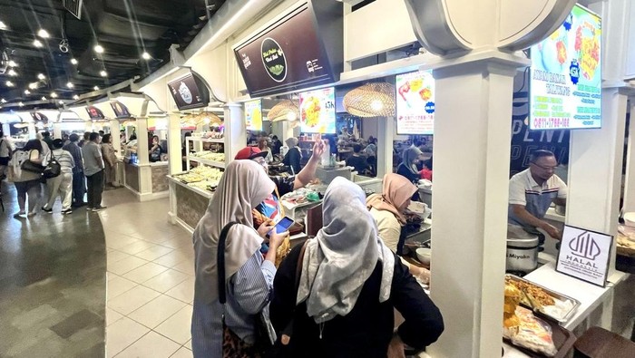 Alun-Alun Nusantara Jadi Destinasi Favorit Buka Puasa Bersama LivinβAlun Alun Nusantara (AAN), kini menjadi destinasi favorit warga Jakarta jelang berbuka puasa dan sebagai venue untuk bersilaturahmi dalam tradisi Hari Raya Idul Fitri.