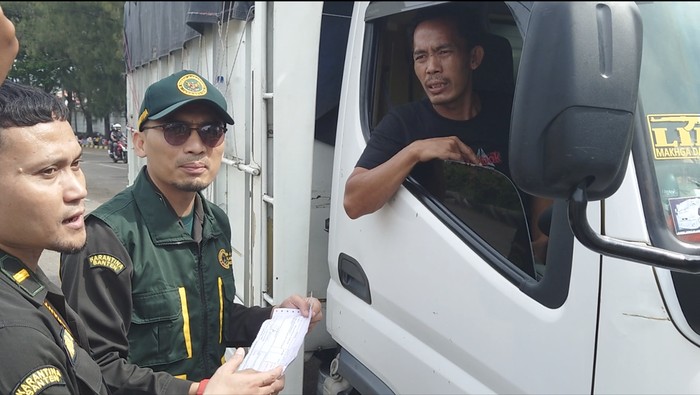 Badan Karantina Kementan perketat pemeriksaan truk di Pelabuhan Merak (Iqbal/detikcom)