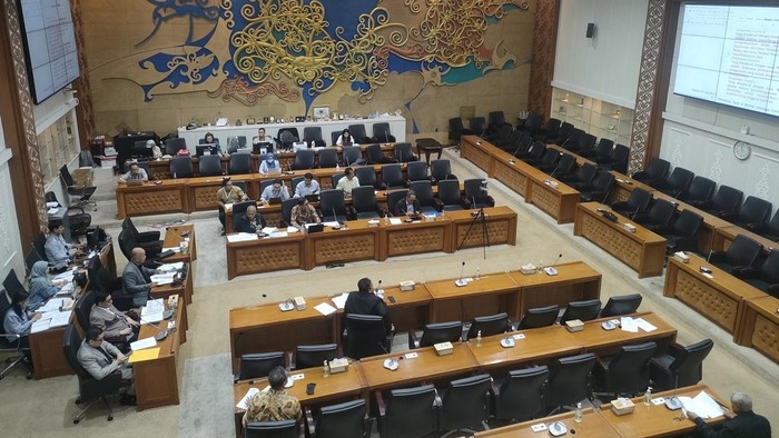 Rapat Baleg DPR di kompleks parlemen, Senayan, Jakarta Pusat, Senin (24/3/2025), membahas RUU Perkoperasian.