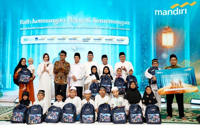 Bank Mandiri Group kembali berbagi kebaikan di bulan suci Ramadan dengan masyarakat. Total sekitar 57.600 paket Ramadan disalurkan kepada anak yatim, masyarakat dhuafa serta lansia di seluruh Indonesia.