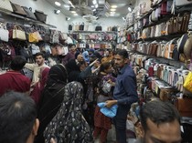 Suasana Ramainya Pasar di Pakistan Jelang Lebaran