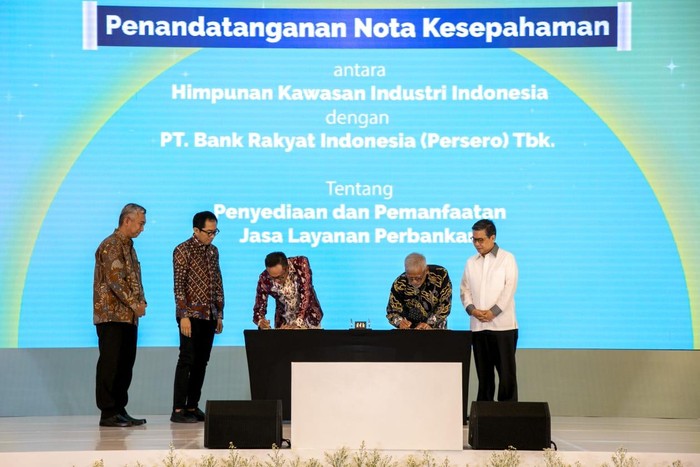 Adapun realisasinya dengan melakukan penandatanganan Nota Kesepahaman (MoU) BRI dengan Himpunan Kawasan Industri (HKI).