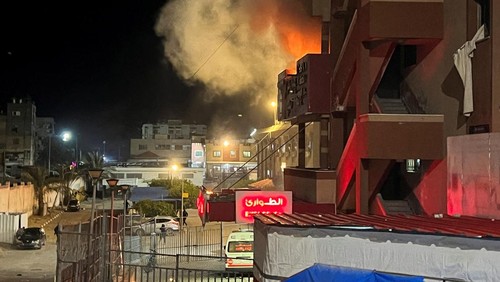 People carry the bodies of Palestinians killed in Israeli strikes, at Nasser hospital in Khan Younis in the southern Gaza Strip March 23, 2025. REUTERS/Hatem Khaled     TPX IMAGES OF THE DAY