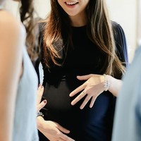Anak keempat Hary dan Liliana Tanoesoedibjo, Clarissa Tanoesoedibjo saat ini diketahui tengah menantikan kehadiran anak pertamanya dengan Anthony Putra. Tak terasa kini usia kehamilannya sudah memasuki trimester ketiga. Foto: Instagram/@clarissatanoe
