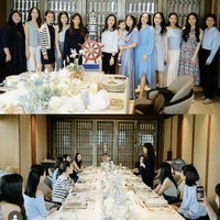 Jelang persalinan, Clarissa mendapat kejutan baby shower dari para sahabat. Terlihat para kerabatnya yang hadir kompak mengenakan pakaian berwarna biru, yang melambangkan jenis kelamin calon anak Clarissa. Foto: Instagram/@clarissatanoe