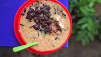 Dawet Ireng AA11 yang berada di Pasar Modern, Kelapa Dua Tangerang patut dicoba kesegarannya. Racikan es dawet ireng di sini juga cukup unik, karena dapat dicampurkan dawet suji, kacang merah, hingga alpukat. Harganya Rp 10.000-an saja. Foto: Google Review