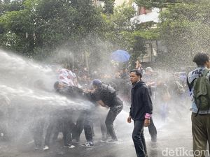 2 Mahasiswa Hilang-6 Luka dalam Aksi Demo Tolak UU TNI di Sukabumi