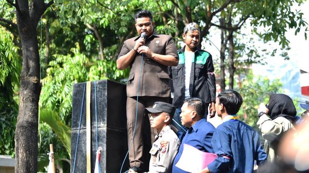 Demo tolak UU TNI di Gresik