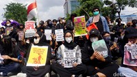 Mereka meneriakkan akan selalu berdiri dengan pemikiran gagasan seorang mahasiswa
