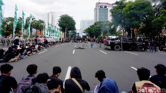 Demo Tolak UU TNI di Surabaya