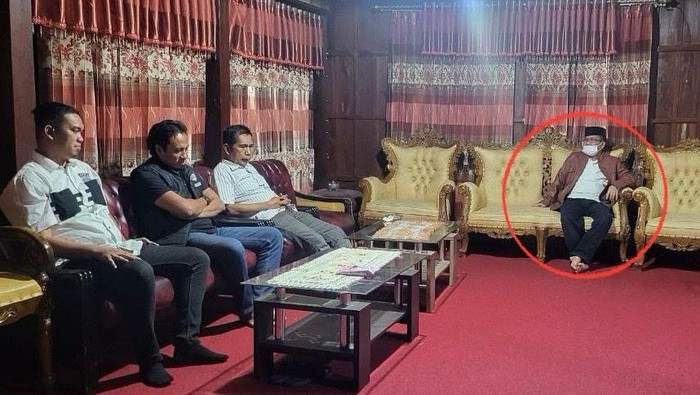Eks Ketua DPRD Mamasa Muhammadiyah Masnyur saat ditangkap polisi.