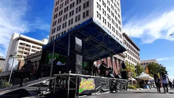 Ada yang mengira gedung ini sedang diangkut? Foto: Reddit