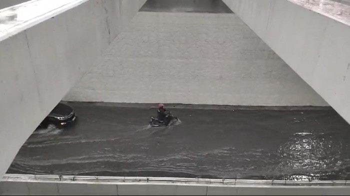 Genangan di Uderpass Joglo, Kota Solo, Senin (24/3/2025).