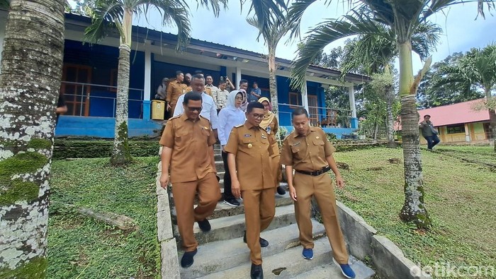 Gubernur Banten Andra Soni saat berkunjung ke SMKN 17 Pandeglang